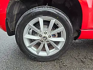 Used 2014 Skoda Yeti Se Red - Interior and Exterior details 17