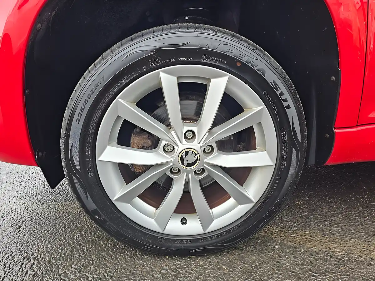 Used 2014 Skoda Yeti Se Red - Interior and Exterior details 19
