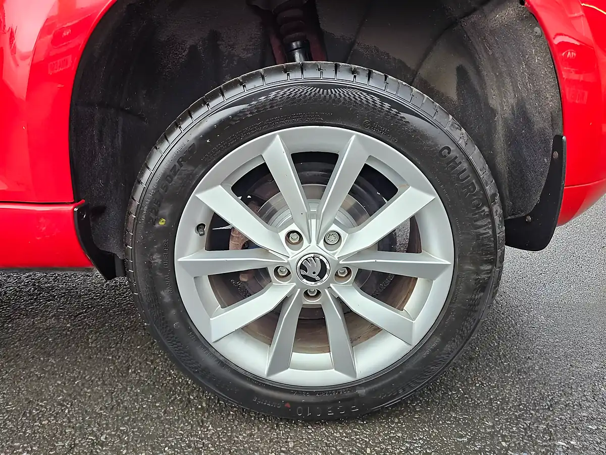 Used 2014 Skoda Yeti Se Red - Interior and Exterior details 20