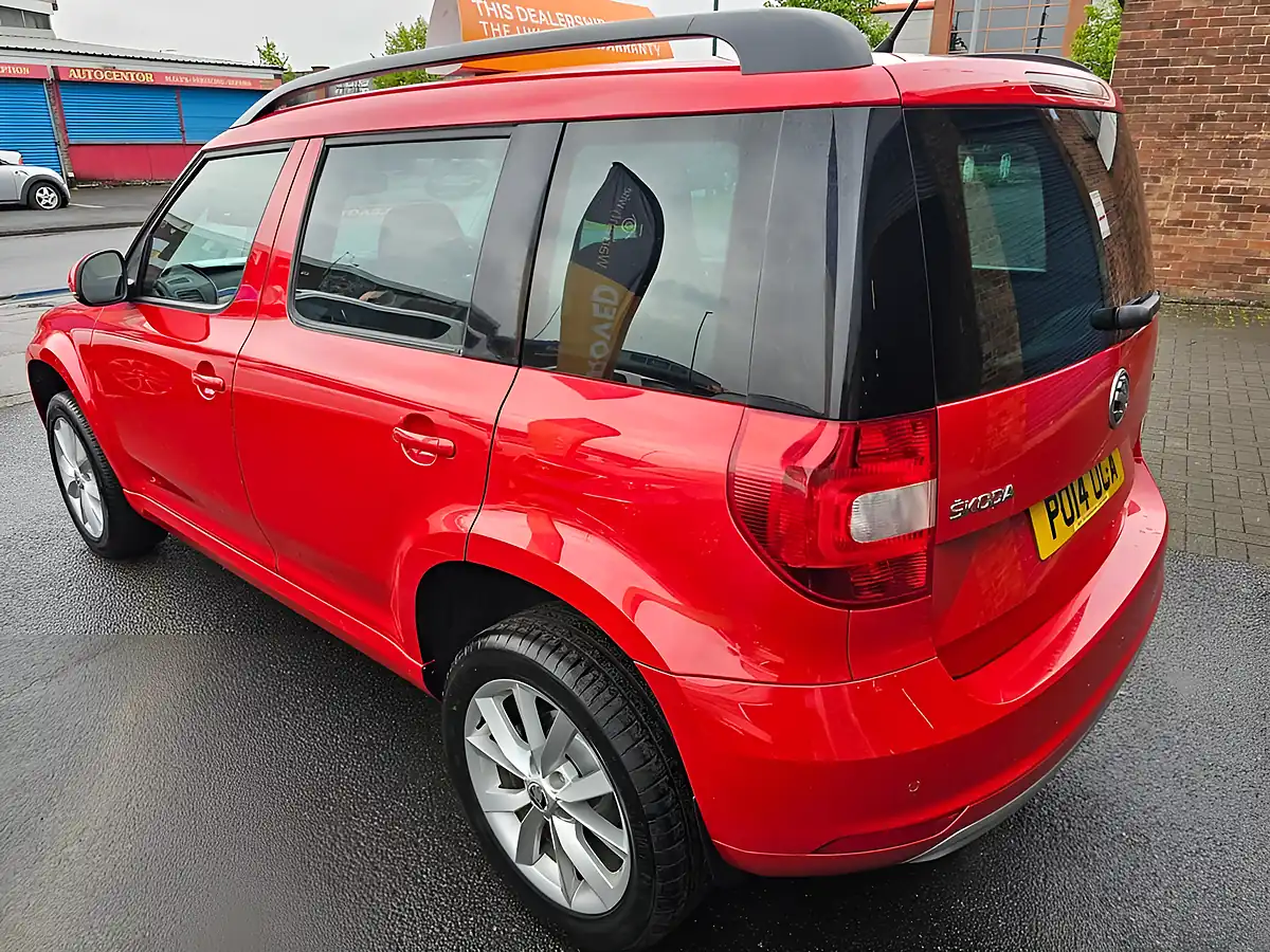 Used 2014 Skoda Yeti Se Red - Interior and Exterior details 3