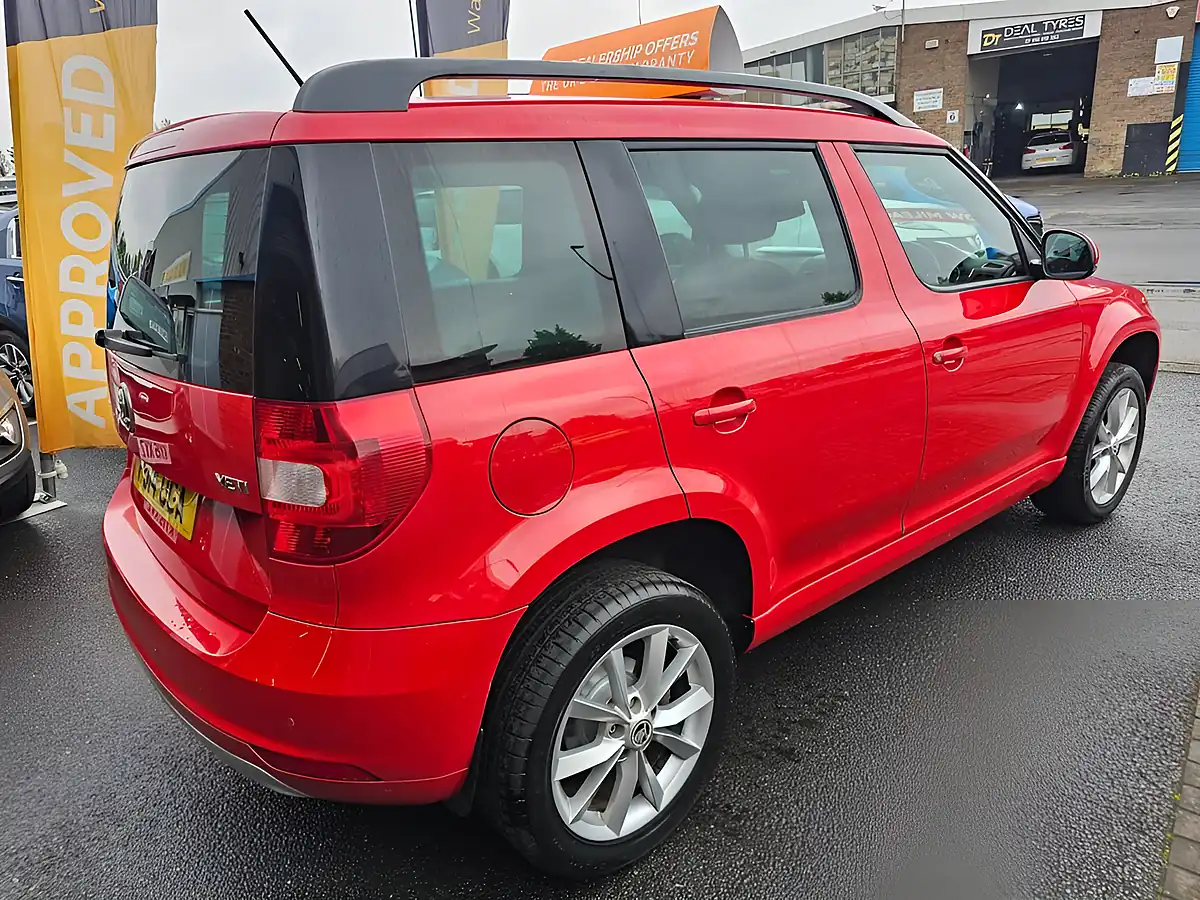 Used 2014 Skoda Yeti Se Red - Interior and Exterior details 4