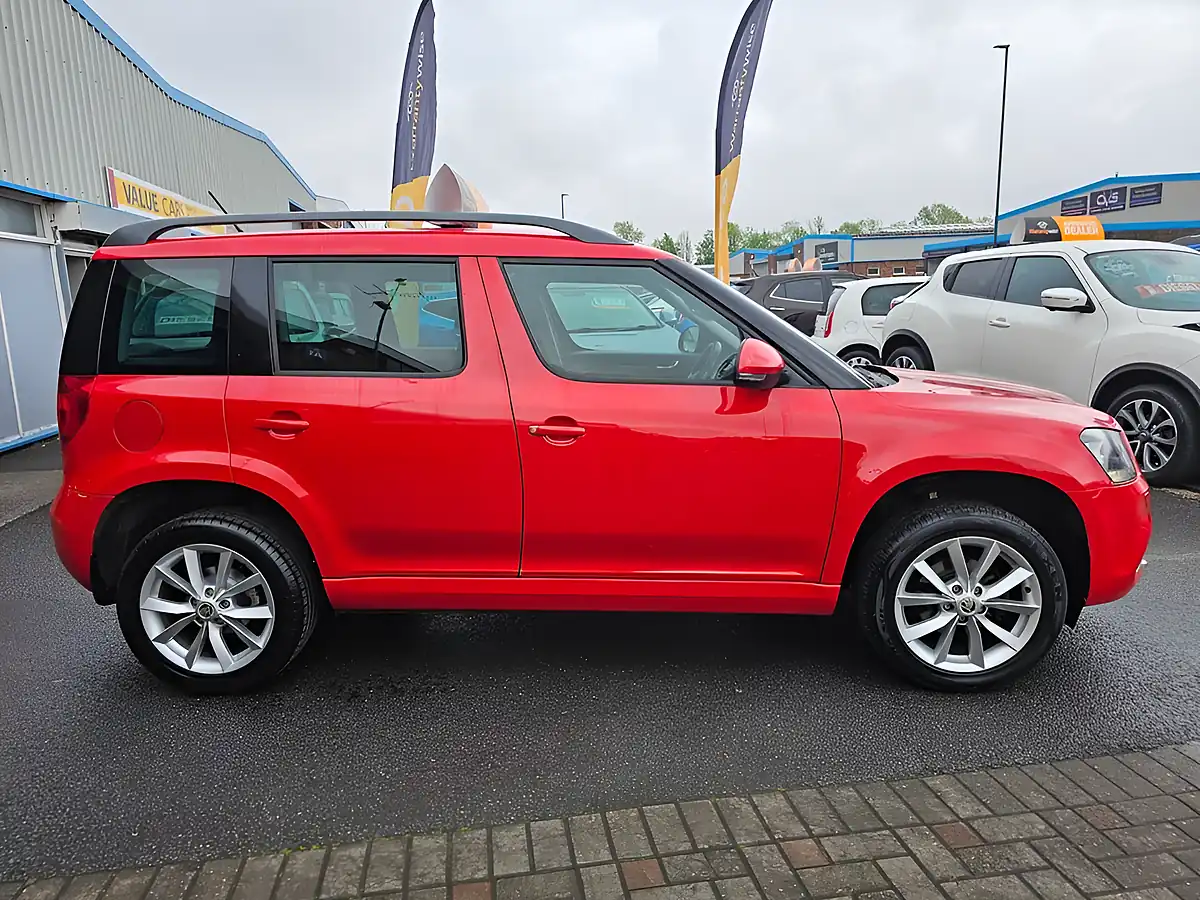 Used 2014 Skoda Yeti Se Red - Interior and Exterior details 5