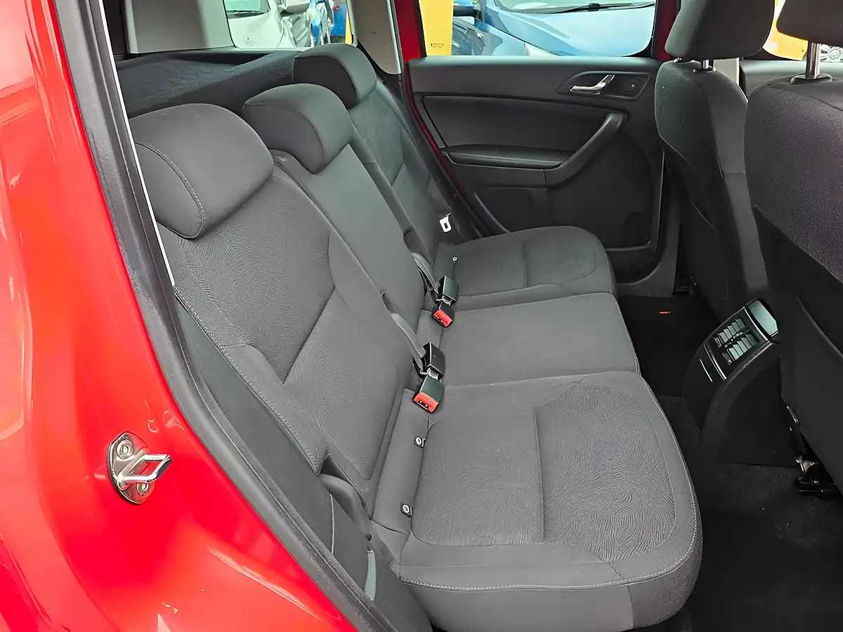 Used 2014 Skoda Yeti Se Red - Interior and Exterior details 7