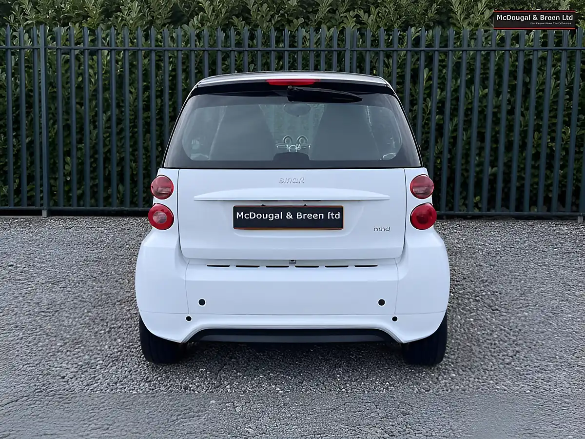 Used 2014 Smart Fortwo Coupe Passion Softtouch White - Interior and Exterior details 4
