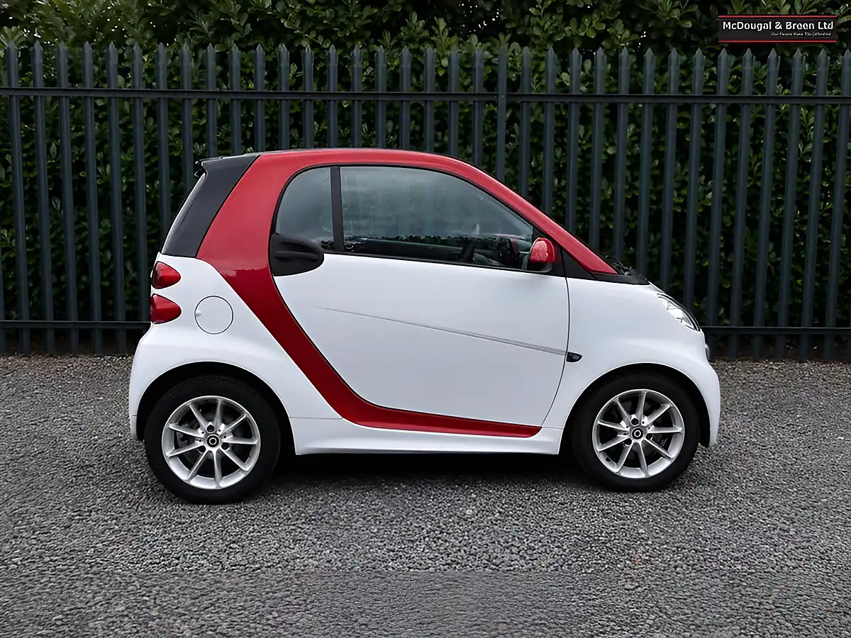 Used 2014 Smart Fortwo Coupe Passion Softtouch White - Interior and Exterior details 6