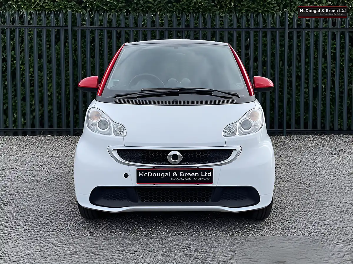 Used 2014 Smart Fortwo Coupe Passion Softtouch White - Interior and Exterior details 8