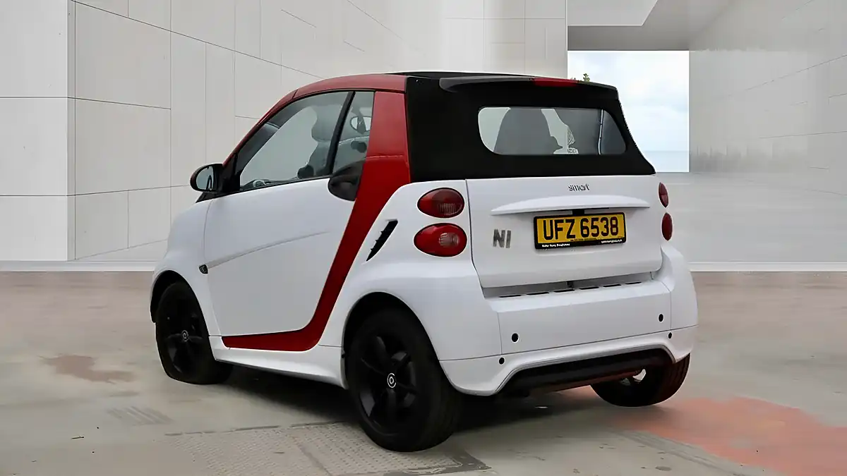 Used 2014 Smart Fortwo Grandstyle Cabriolet Softtouch White - Interior and Exterior details 5