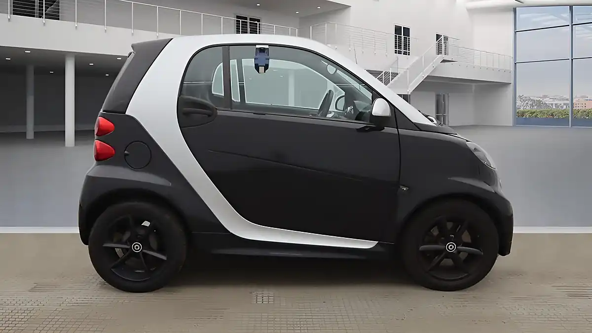 Used 2014 Smart Fortwo Grandstyle Coupe Black - Interior and Exterior details 5