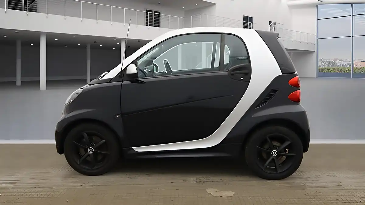 Used 2014 Smart Fortwo Grandstyle Coupe Black - Interior and Exterior details 6