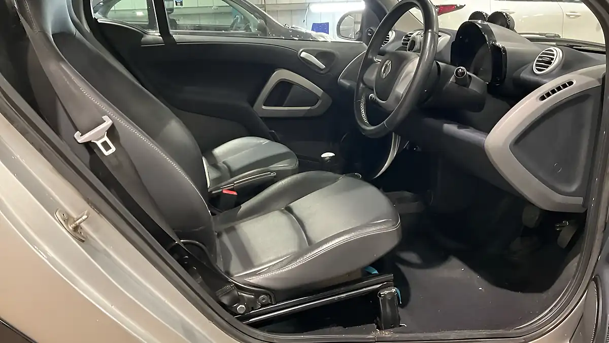 Used 2014 Smart Fortwo Grandstyle Coupe Black - Interior and Exterior details 8