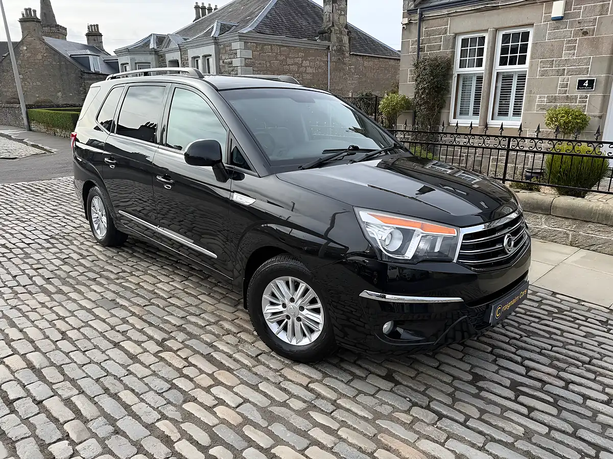 Used 2014 Ssangyong Turismo Es Black - Front View