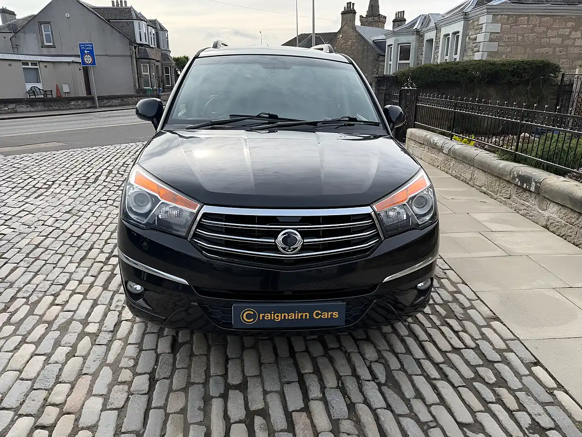 Used 2014 Ssangyong Turismo Es Black - Interior and Exterior details 10