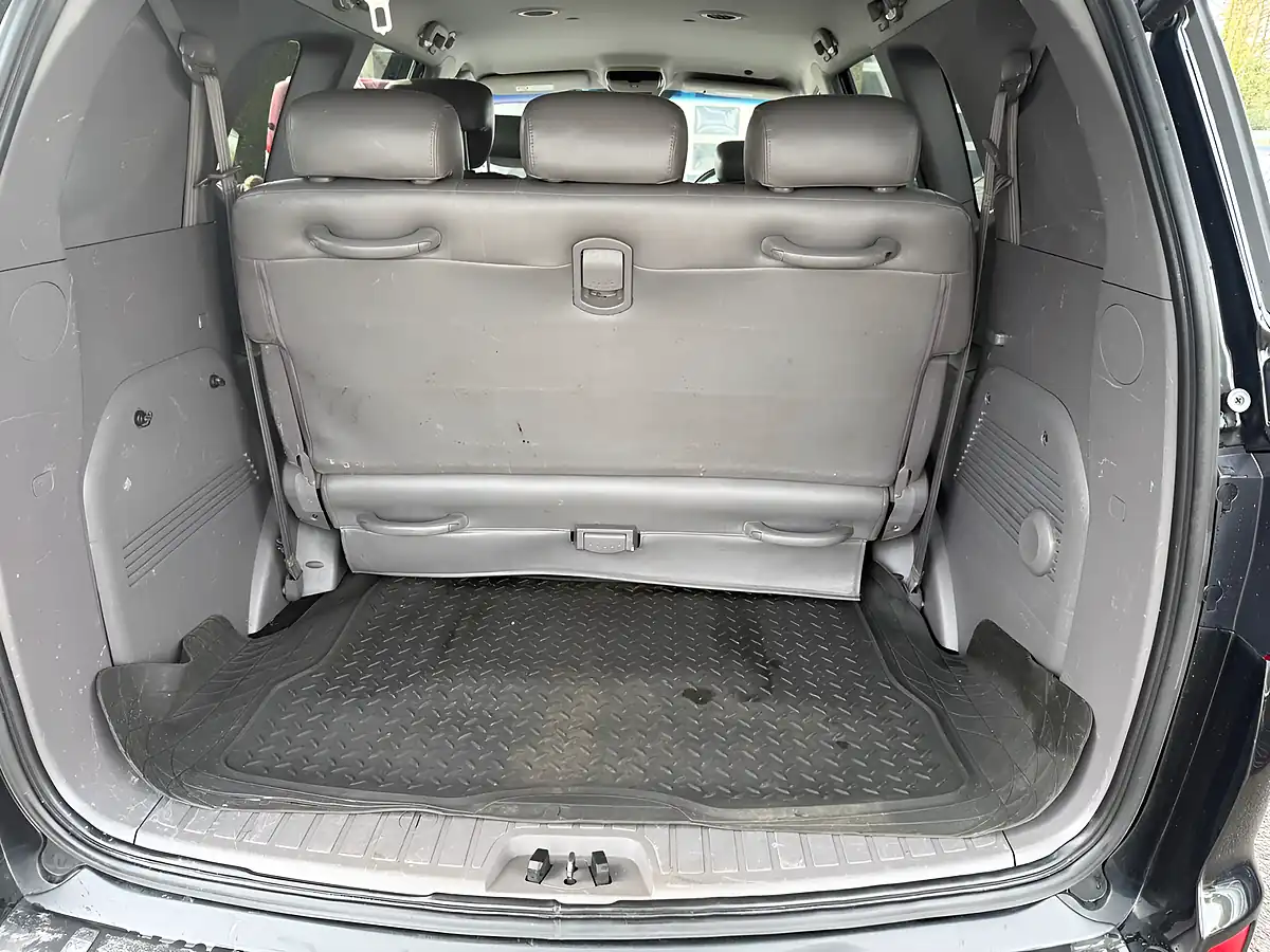 Used 2014 Ssangyong Turismo Es Black - Interior and Exterior details 17