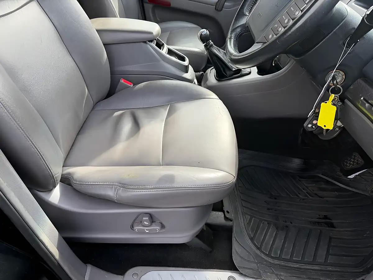 Used 2014 Ssangyong Turismo Es Black - Interior and Exterior details 2