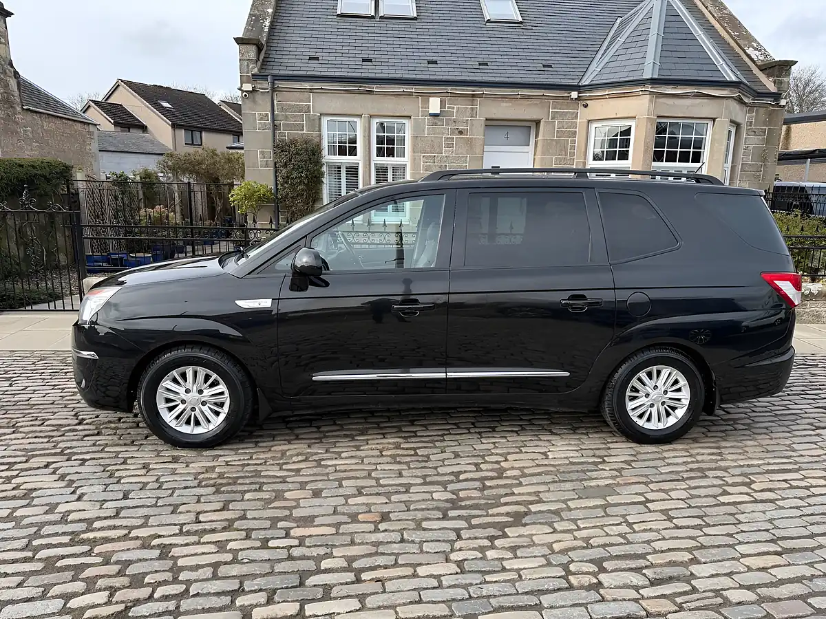 Used 2014 Ssangyong Turismo Es Black - Interior and Exterior details 6