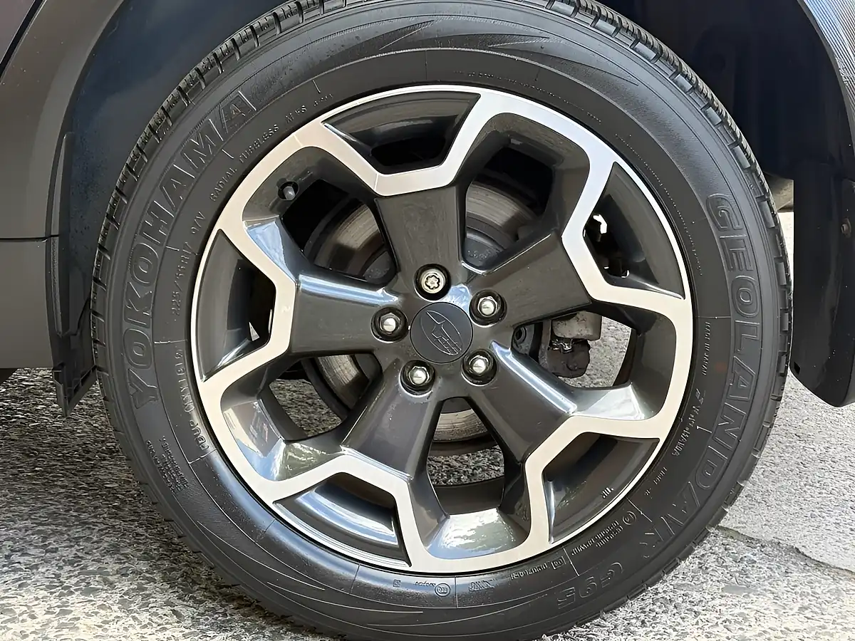 Used 2014 Subaru Xv Se Dark Grey - Interior and Exterior details 17