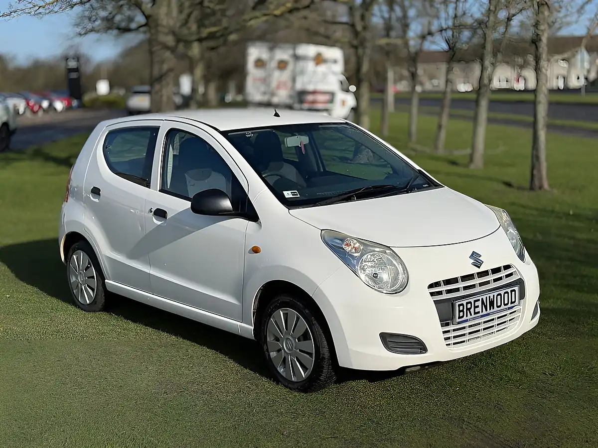 Used 2014 Suzuki Alto Sz White - Front View