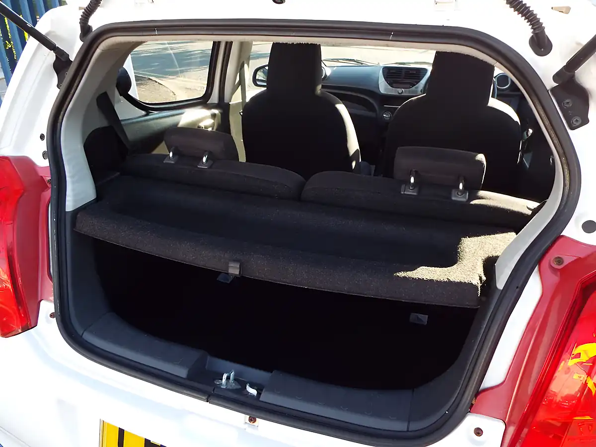 Used 2014 Suzuki Alto SZ4 White - Interior and Exterior details 13