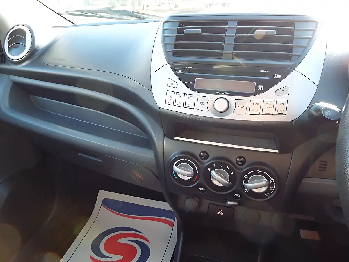 Used 2014 Suzuki Alto SZ4 White - Interior and Exterior details 19
