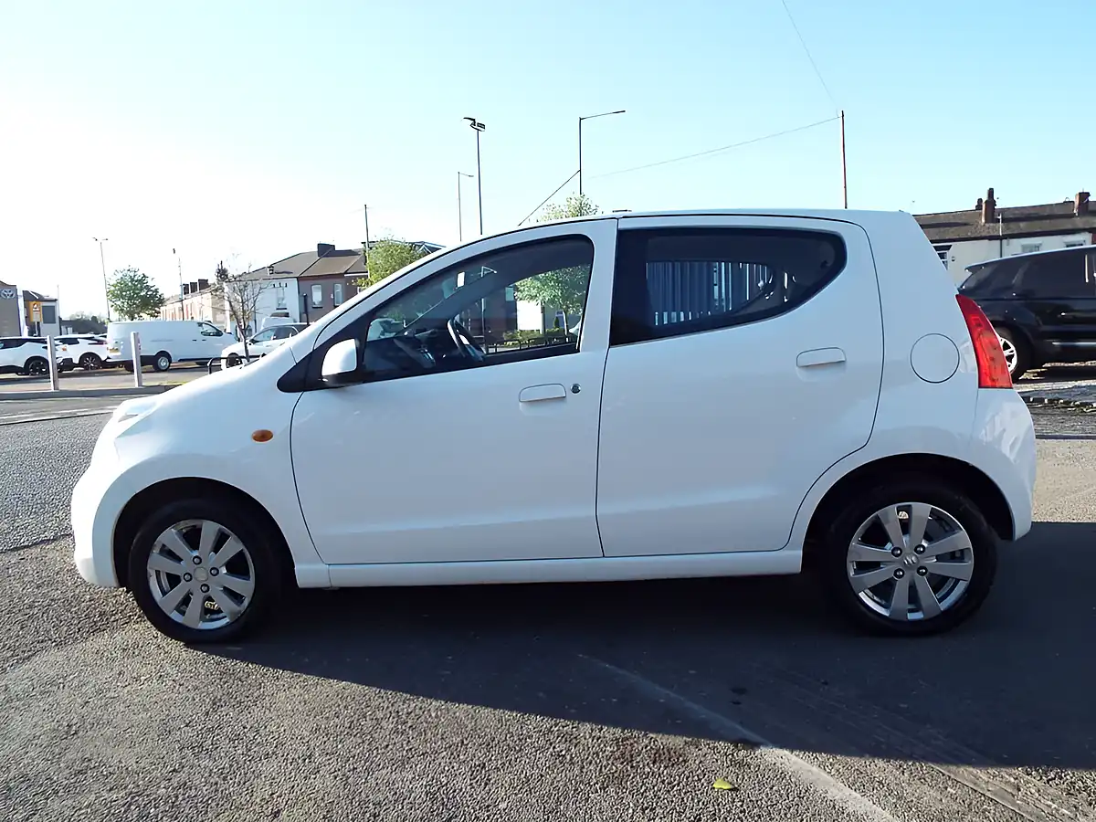 Used 2014 Suzuki Alto SZ4 White - Interior and Exterior details 8