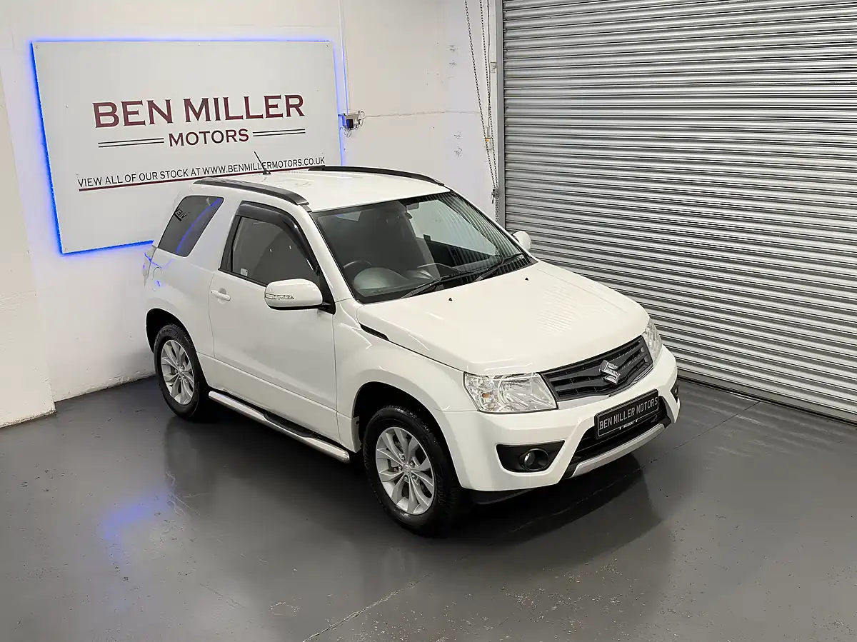 Used 2014 Suzuki Grand Vitara SZ4 Pearl White - Interior and Exterior details 10