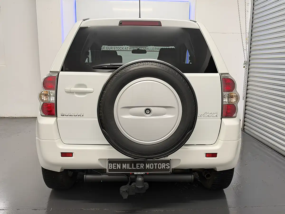 Used 2014 Suzuki Grand Vitara SZ4 Pearl White - Interior and Exterior details 11