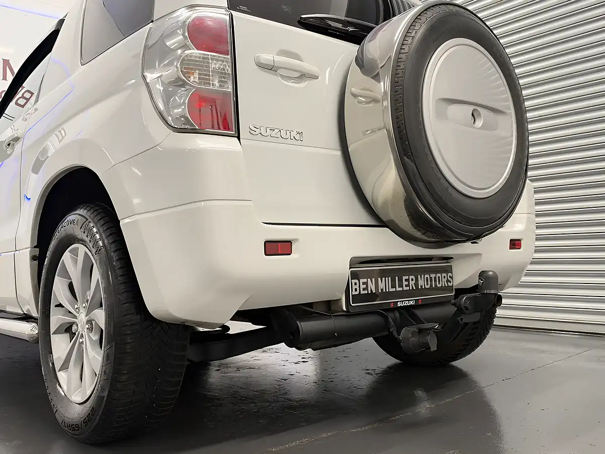 Used 2014 Suzuki Grand Vitara SZ4 Pearl White - Interior and Exterior details 13