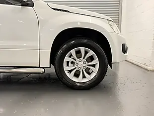 Used 2014 Suzuki Grand Vitara SZ4 Pearl White - Interior and Exterior details 14