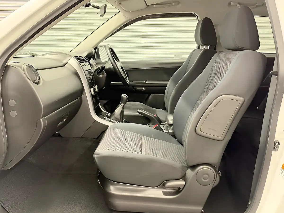Used 2014 Suzuki Grand Vitara SZ4 Pearl White - Interior and Exterior details 17