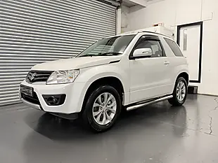 Used 2014 Suzuki Grand Vitara SZ4 Pearl White - Interior and Exterior details 3