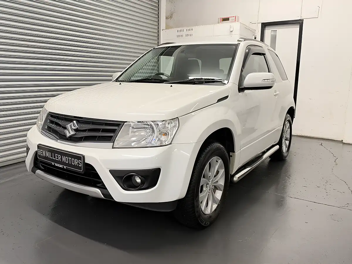 Used 2014 Suzuki Grand Vitara SZ4 Pearl White - Interior and Exterior details 4