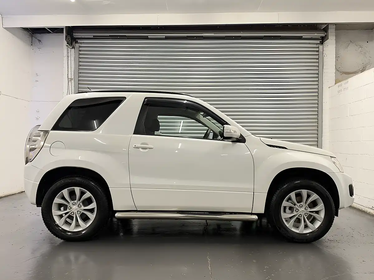 Used 2014 Suzuki Grand Vitara SZ4 Pearl White - Interior and Exterior details 5