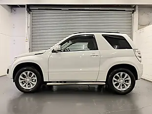 Used 2014 Suzuki Grand Vitara SZ4 Pearl White - Interior and Exterior details 6