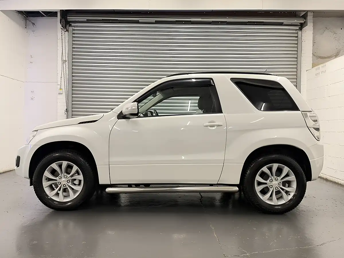 Used 2014 Suzuki Grand Vitara SZ4 Pearl White - Interior and Exterior details 6