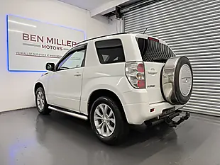 Used 2014 Suzuki Grand Vitara SZ4 Pearl White - Interior and Exterior details 7