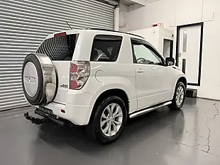 Used 2014 Suzuki Grand Vitara SZ4 Pearl White - Interior and Exterior details 9