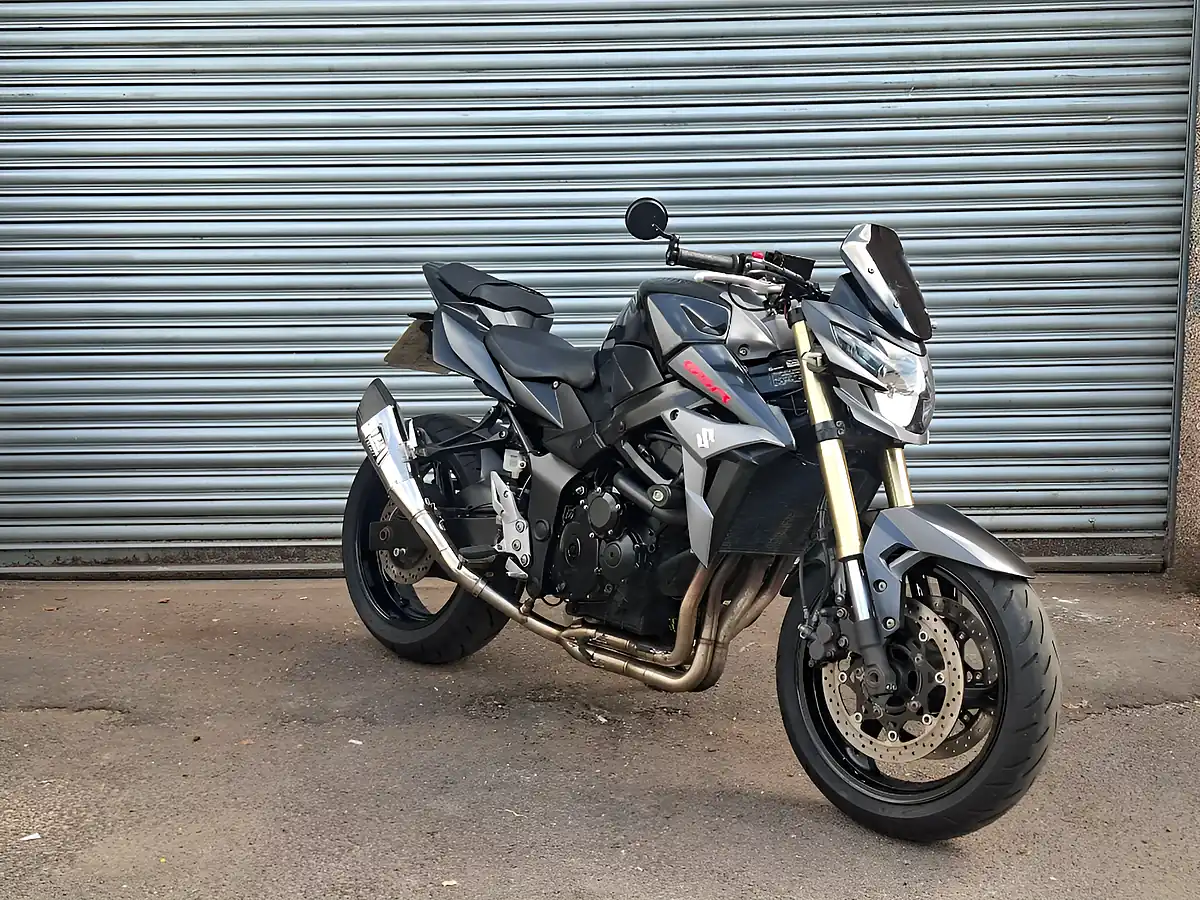 Used 2014 Suzuki Gsr Black - Front View