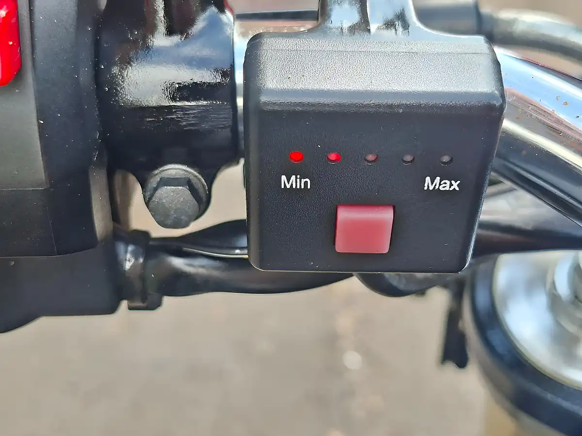 Used 2014 Suzuki Gsr Black - Interior and Exterior details 11