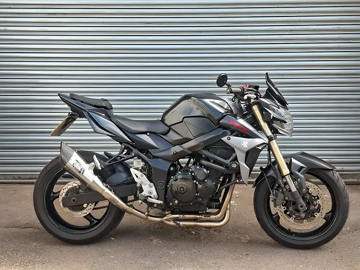 Used 2014 Suzuki Gsr Black - Interior and Exterior details 9