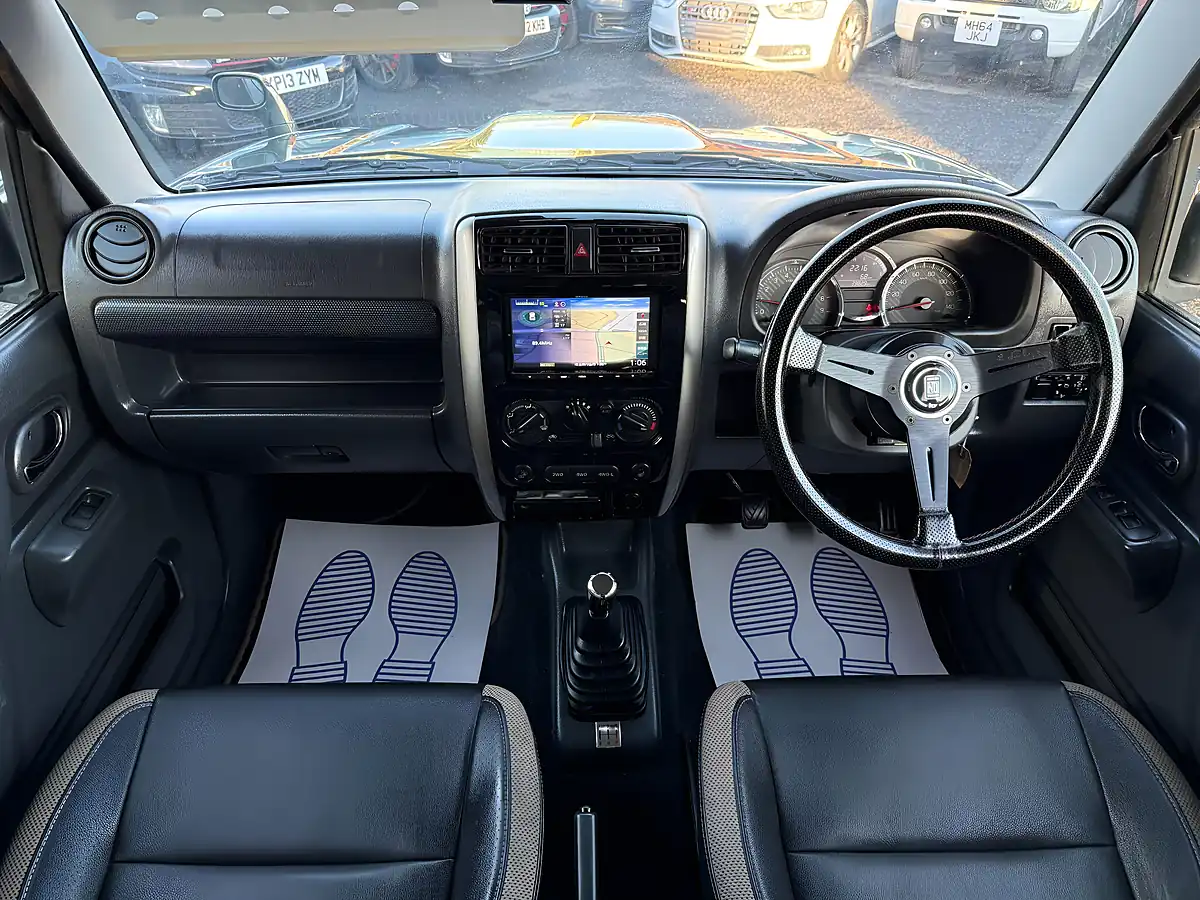 Used 2014 Suzuki Jimny Landventure Green - Interior and Exterior details 3