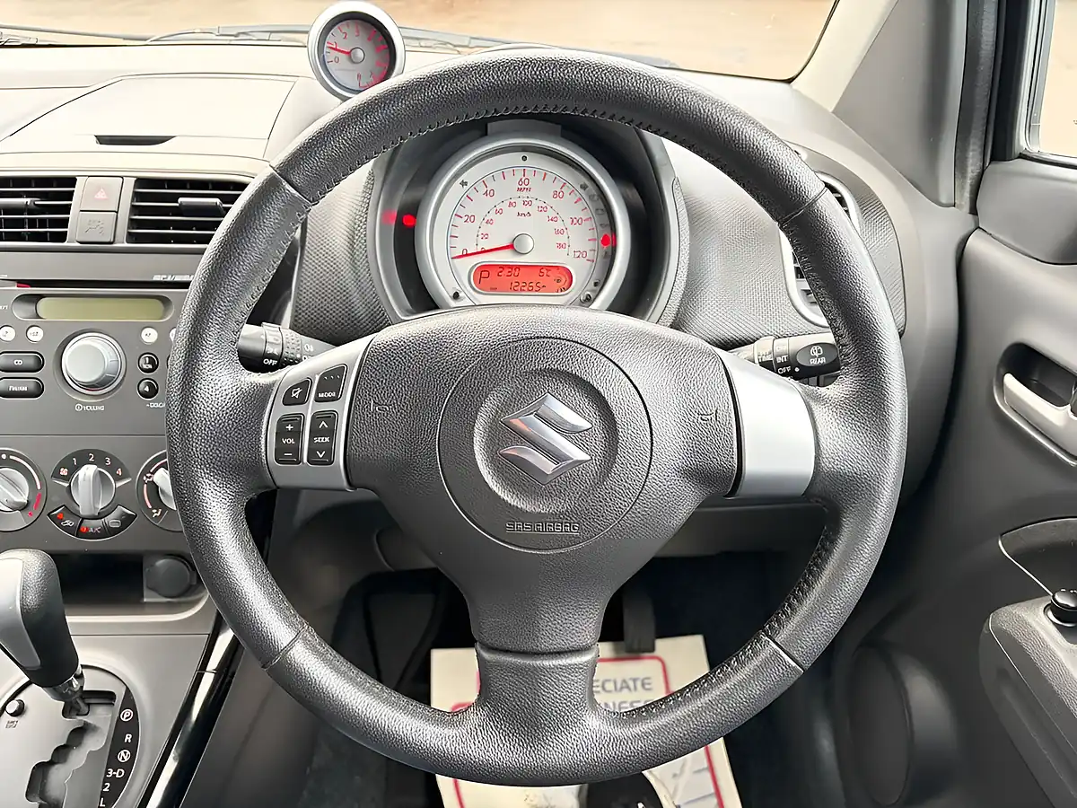 Used 2014 Suzuki Splash SZ4 Blue - Interior and Exterior details 12