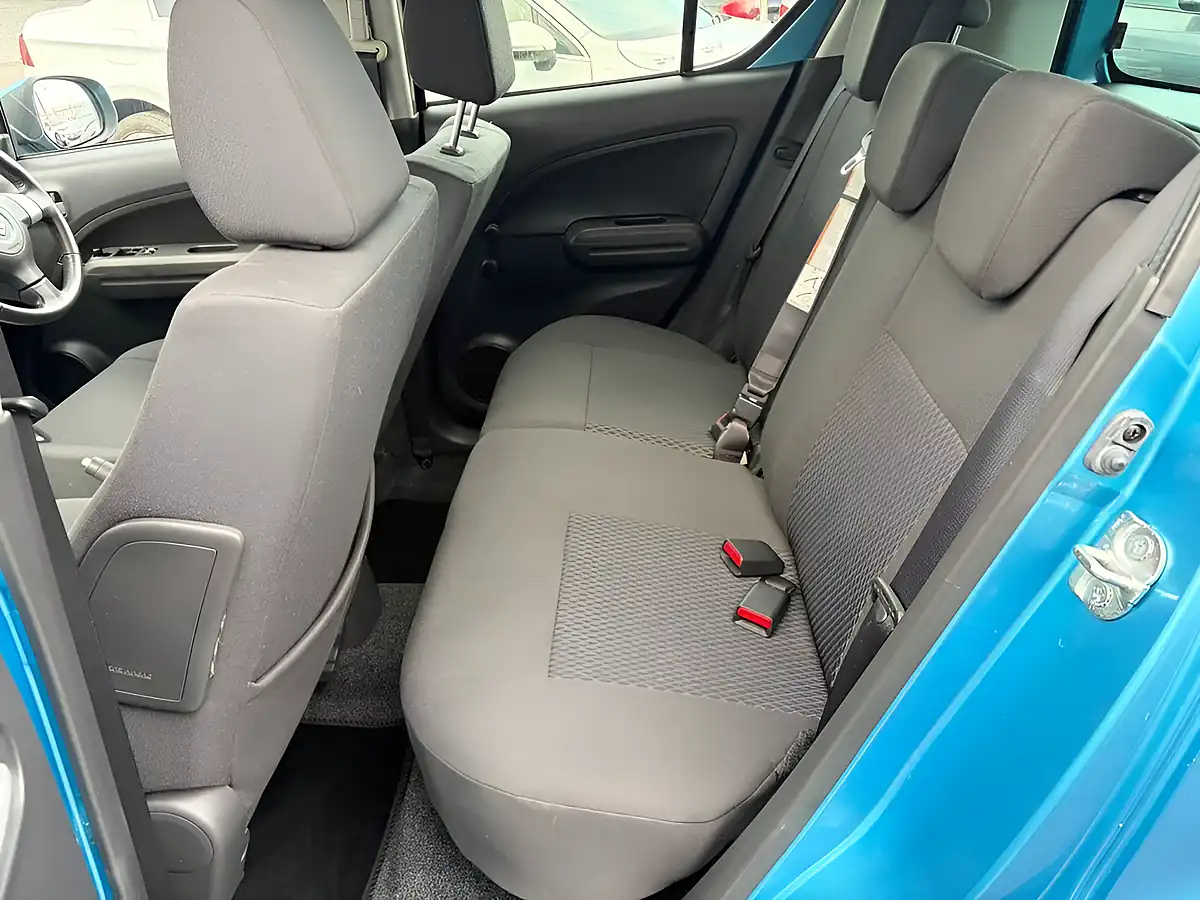 Used 2014 Suzuki Splash SZ4 Blue - Interior and Exterior details 15