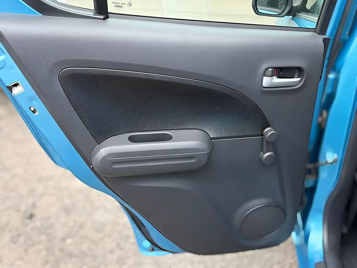 Used 2014 Suzuki Splash SZ4 Blue - Interior and Exterior details 17
