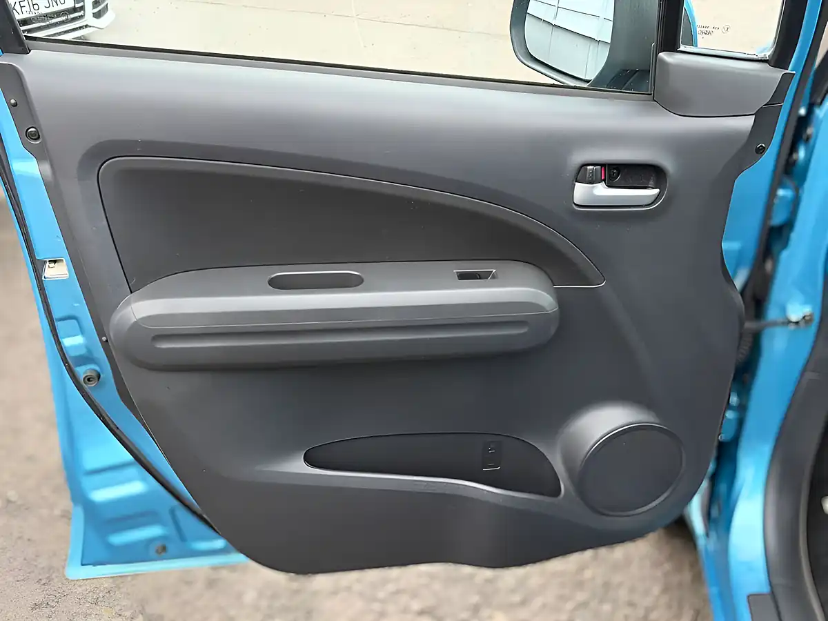 Used 2014 Suzuki Splash SZ4 Blue - Interior and Exterior details 18