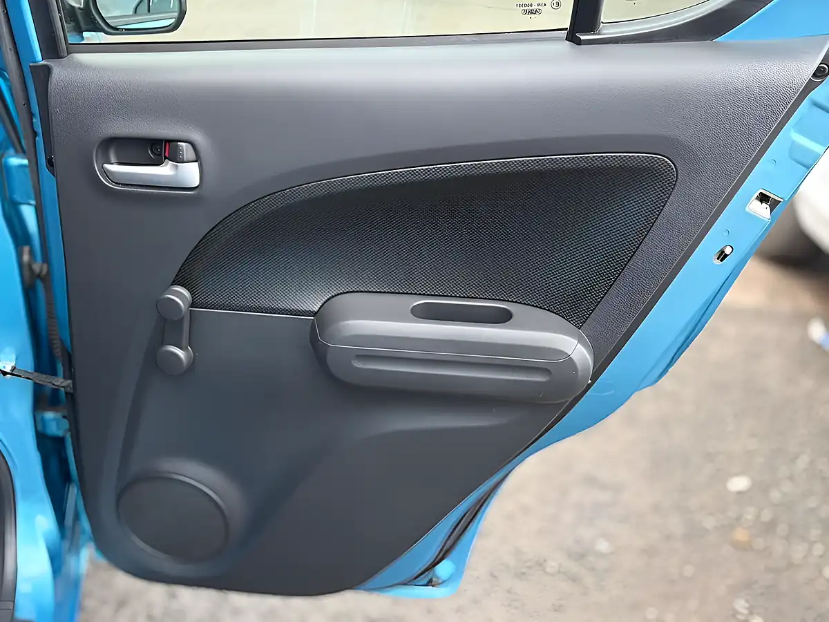 Used 2014 Suzuki Splash SZ4 Blue - Interior and Exterior details 19