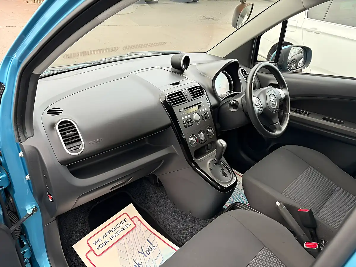 Used 2014 Suzuki Splash SZ4 Blue - Interior and Exterior details 6