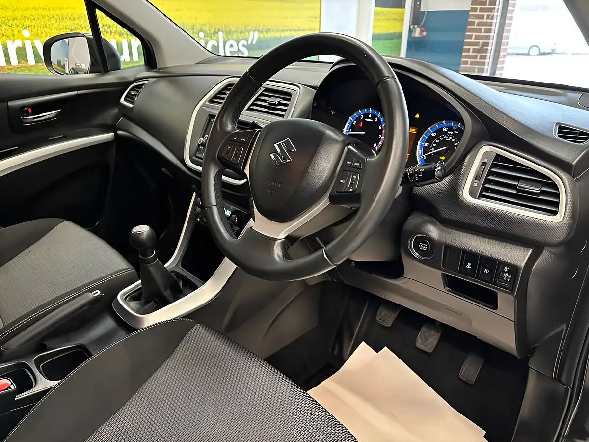 Used 2014 Suzuki Sx4 S-Cross Sz-T Black - Interior and Exterior details 11