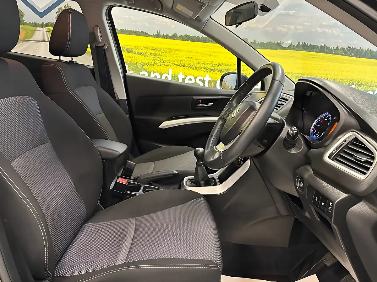 Used 2014 Suzuki Sx4 S-Cross Sz-T Black - Interior and Exterior details 12