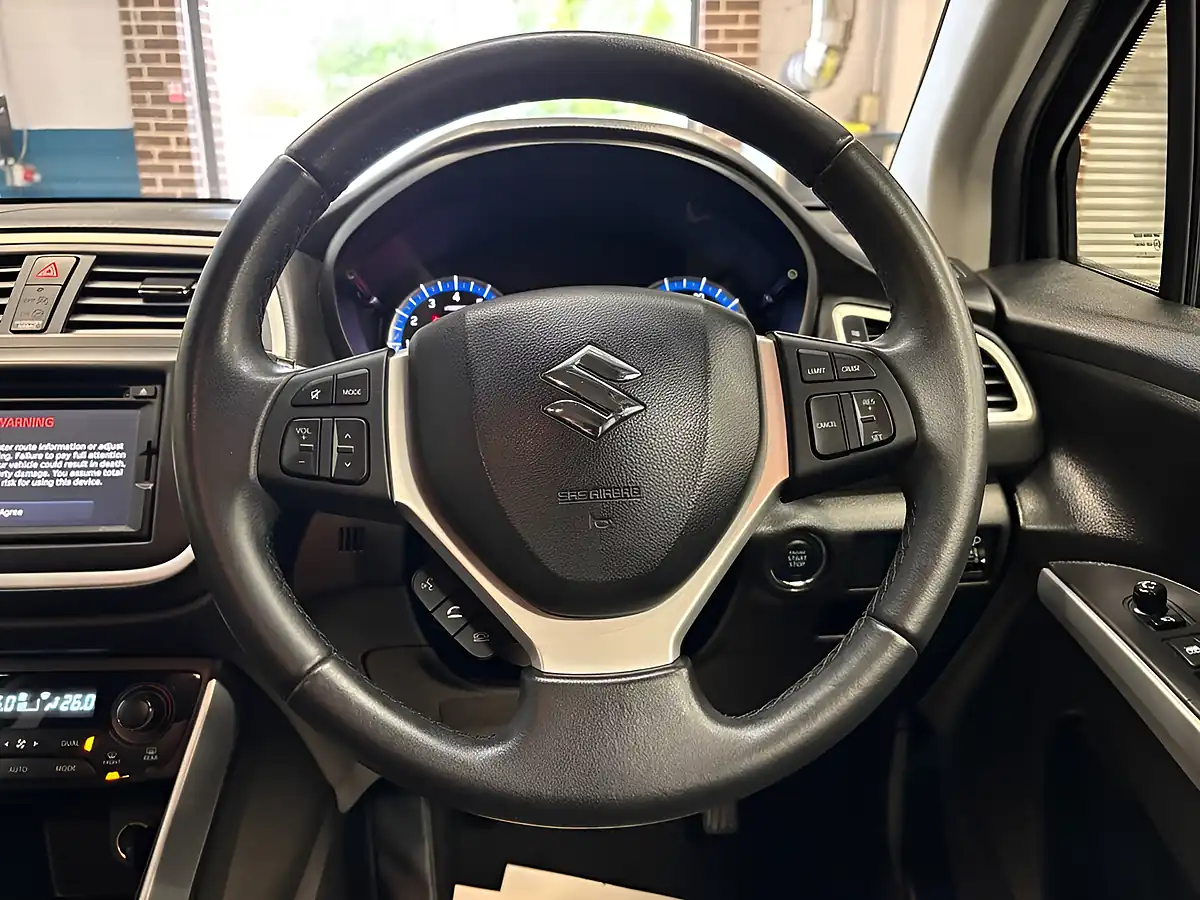 Used 2014 Suzuki Sx4 S-Cross Sz-T Black - Interior and Exterior details 14
