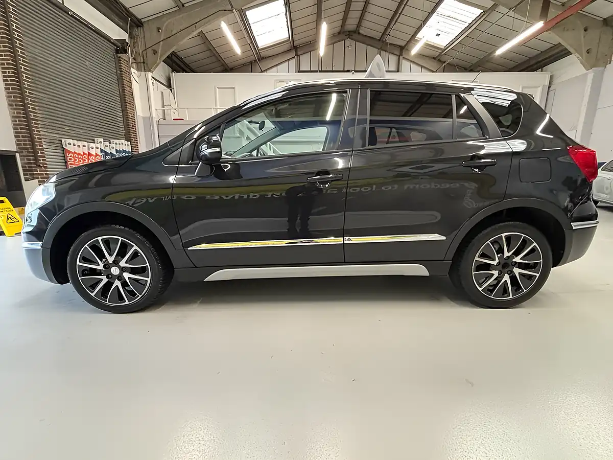 Used 2014 Suzuki Sx4 S-Cross Sz-T Black - Interior and Exterior details 8